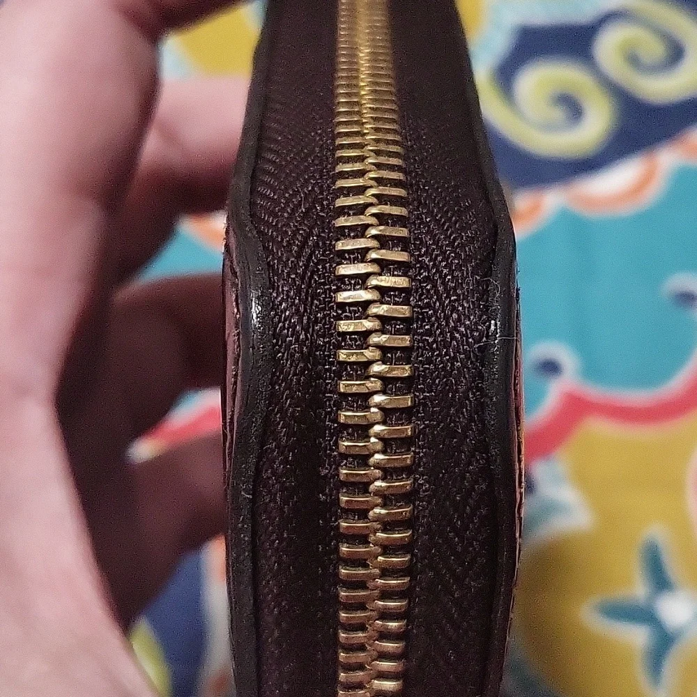 Louis Vuitton LV Vernis Amarante Zip Wallet - Picture 8 of 17